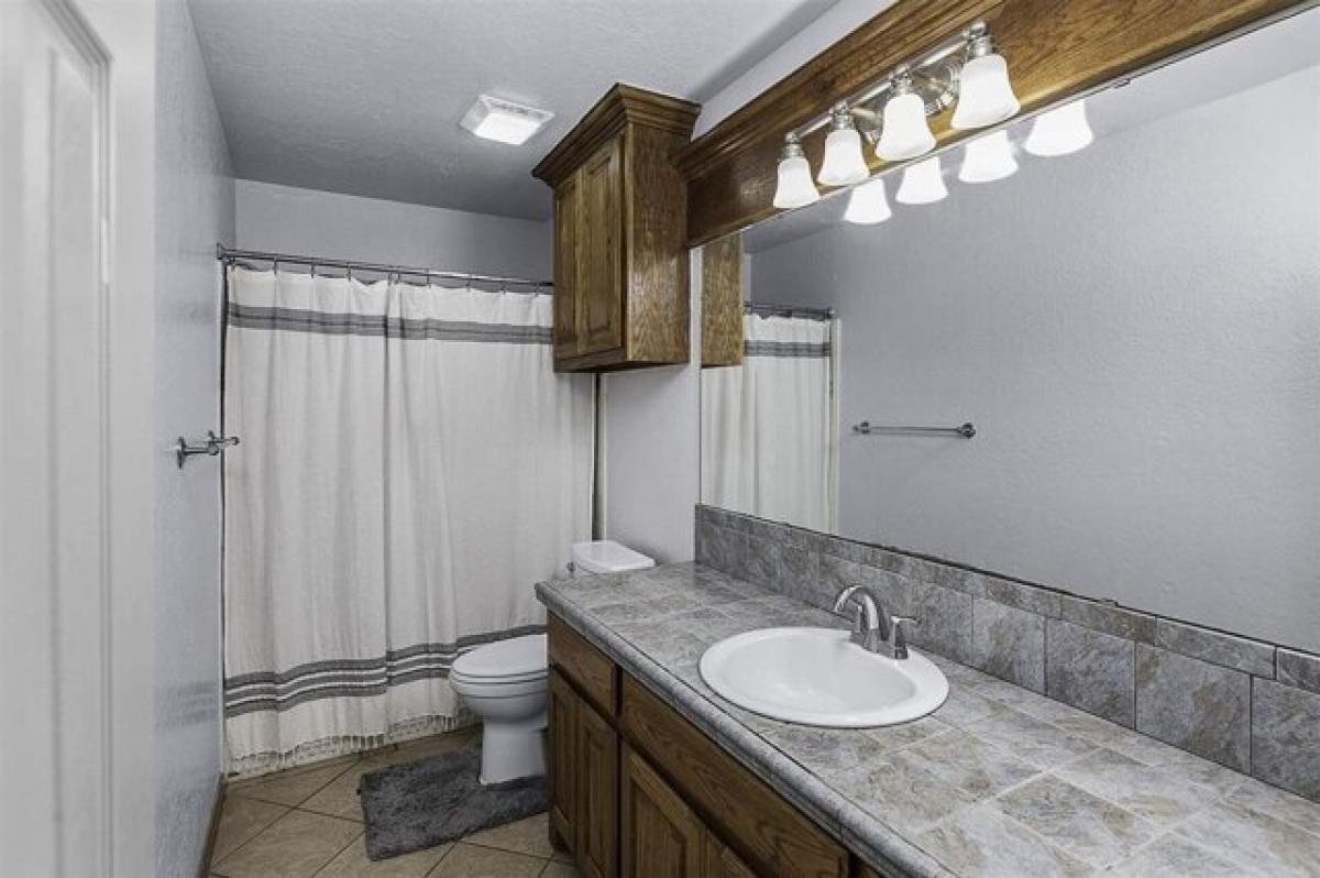 Picture of Home For Sale in Lawton, Oklahoma, United States