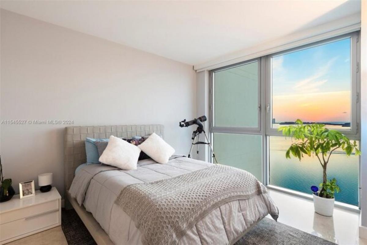 Picture of Home For Sale in Miami, Florida, United States