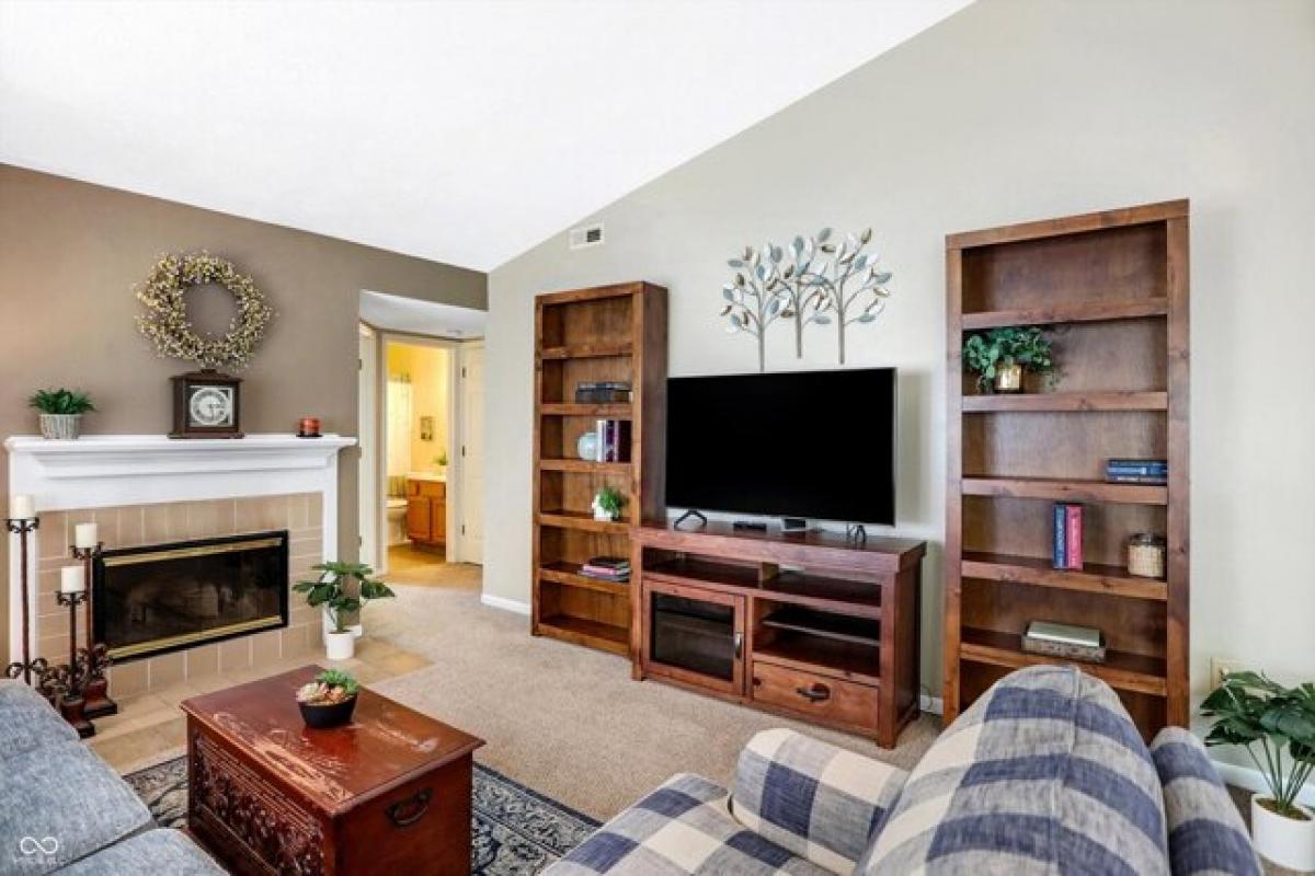 Picture of Home For Sale in Indianapolis, Indiana, United States