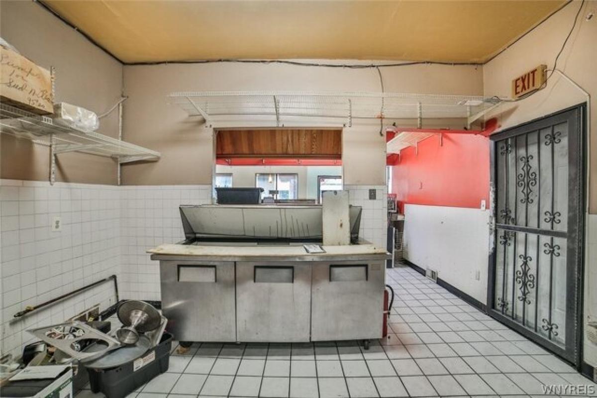 Picture of Home For Sale in Niagara Falls, New York, United States