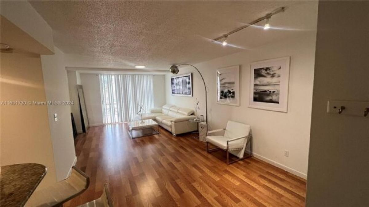 Picture of Home For Sale in Miami, Florida, United States