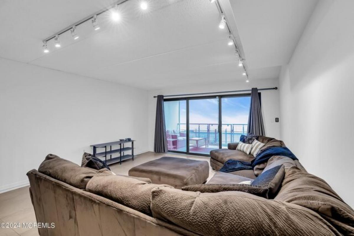 Picture of Home For Sale in Long Branch, New Jersey, United States