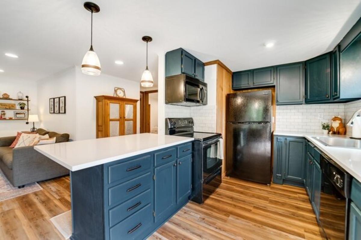 Picture of Home For Sale in Franklin, North Carolina, United States