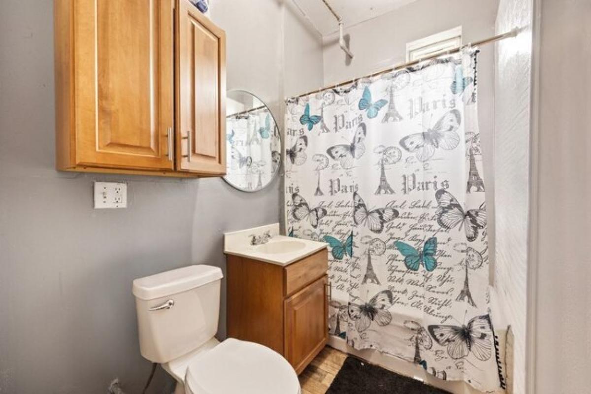 Picture of Home For Sale in Chicago, Illinois, United States