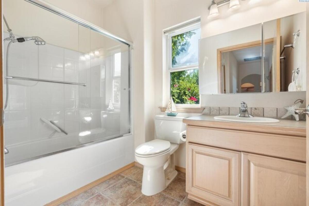 Picture of Home For Sale in Pasco, Washington, United States