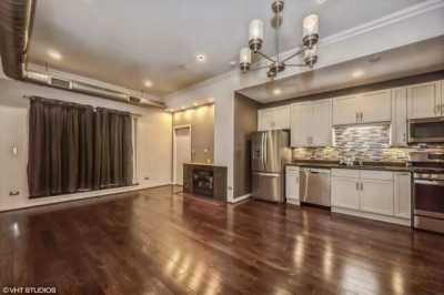 Home For Sale in Chicago, Illinois