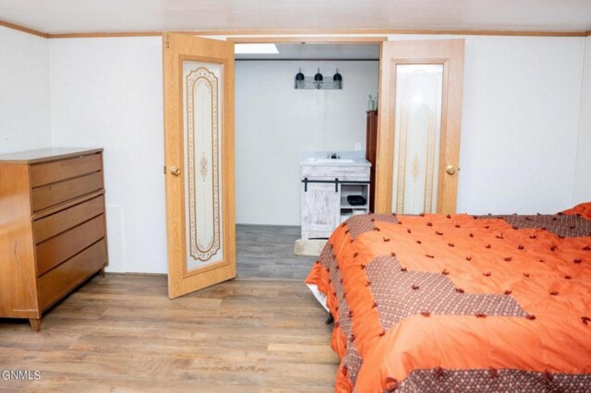 Picture of Home For Sale in Jamestown, North Dakota, United States