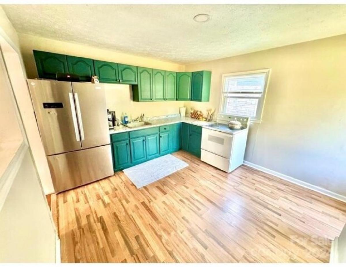 Picture of Home For Sale in Asheville, North Carolina, United States