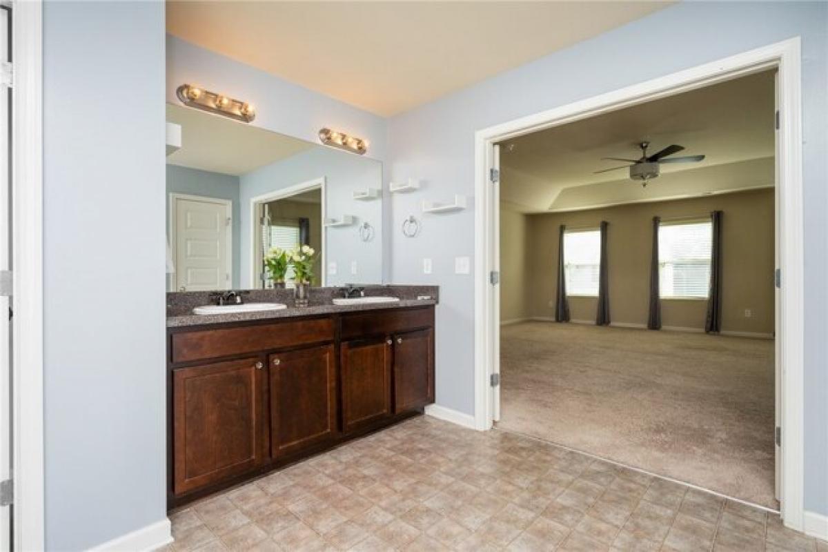 Picture of Home For Sale in Simpsonville, South Carolina, United States