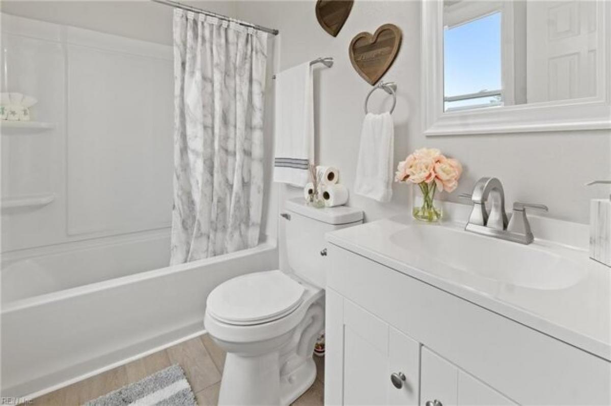 Picture of Home For Sale in Newport News, Virginia, United States