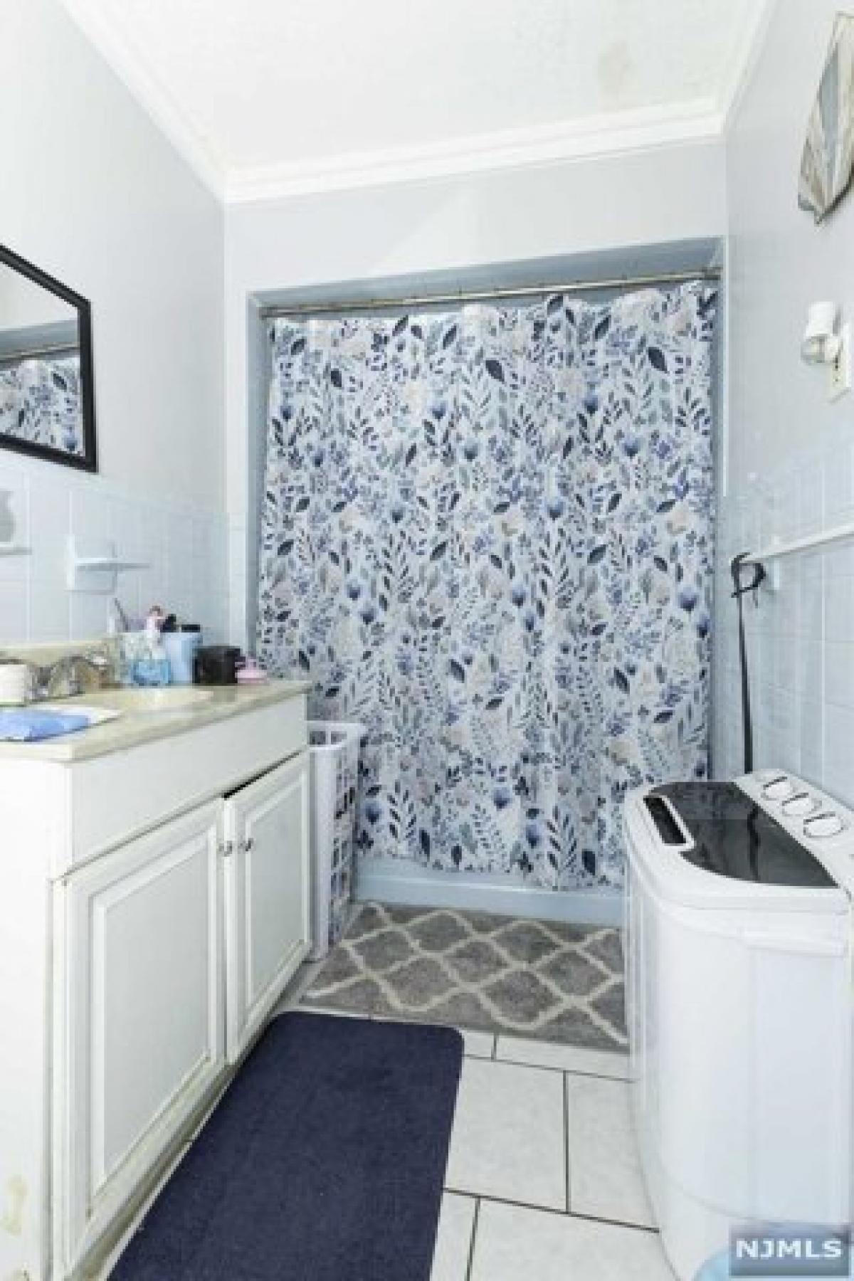 Picture of Home For Sale in North Plainfield, New Jersey, United States