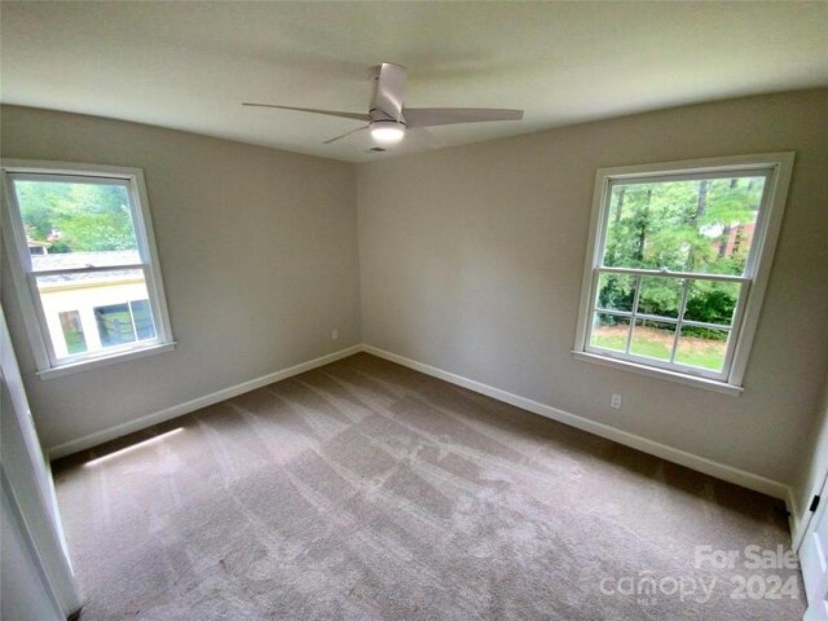 Picture of Home For Sale in Matthews, North Carolina, United States