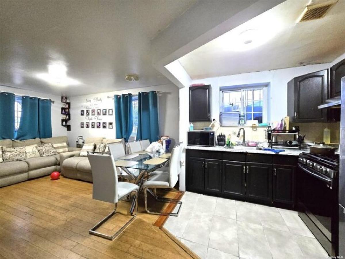 Picture of Home For Sale in Brooklyn, New York, United States