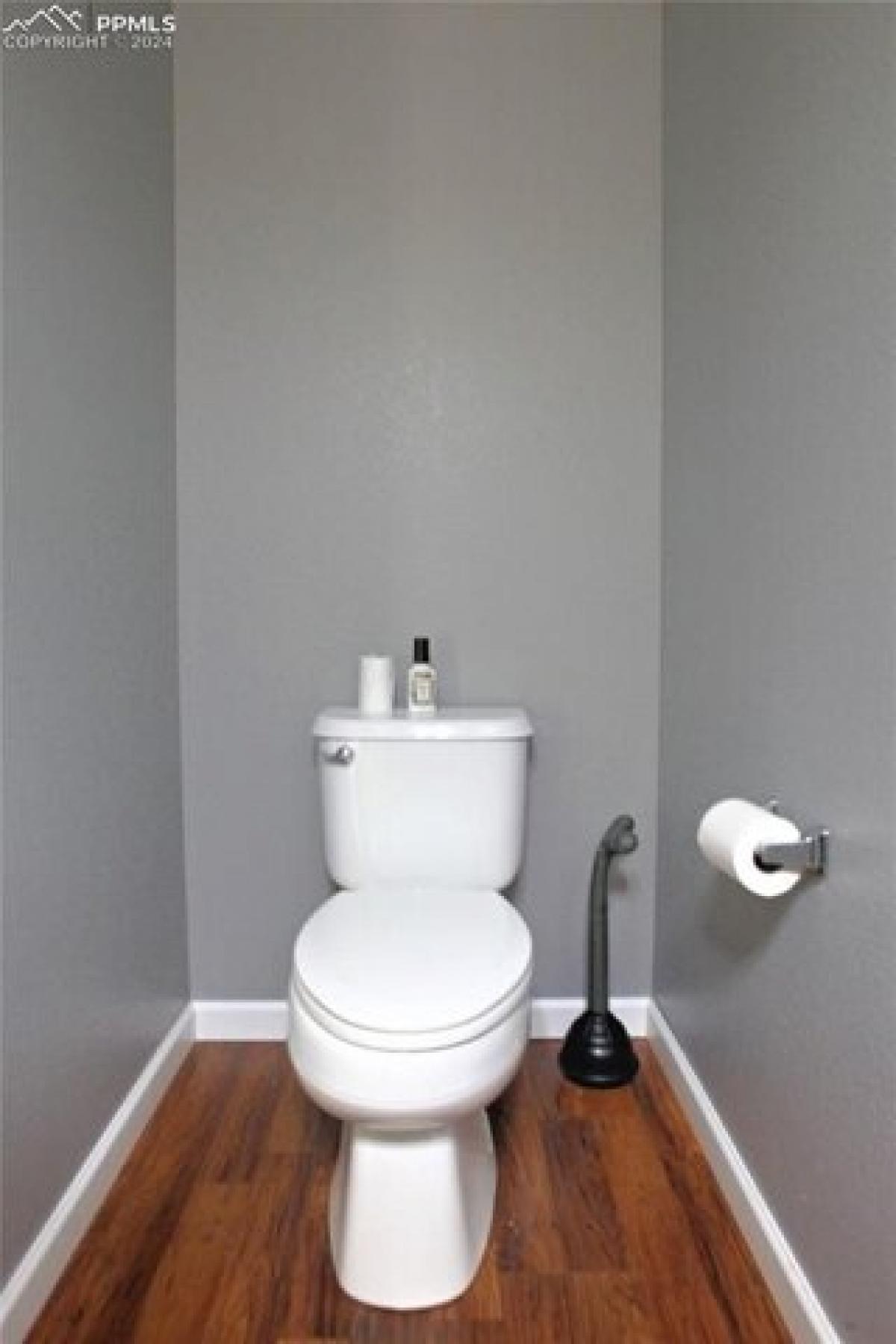 Picture of Home For Sale in Colorado Springs, Colorado, United States