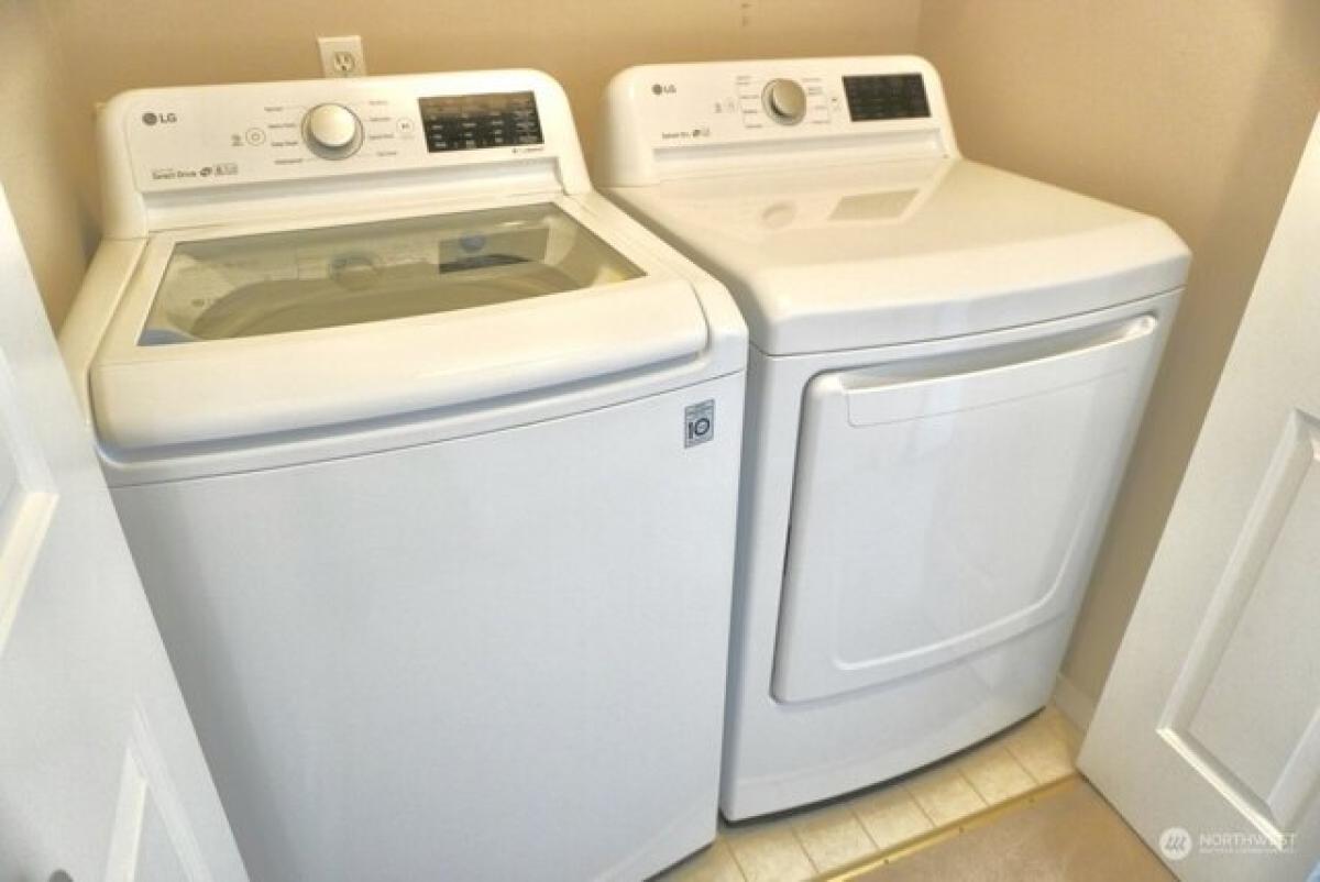 Picture of Home For Sale in Seattle, Washington, United States