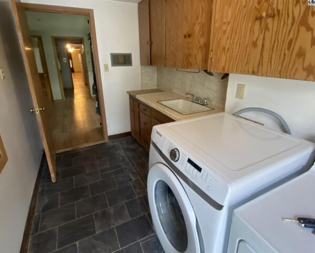 Picture of Home For Sale in Hutchinson, Kansas, United States