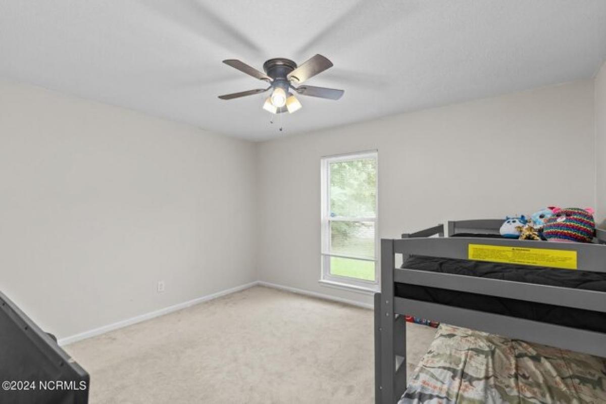 Picture of Home For Sale in Jacksonville, North Carolina, United States