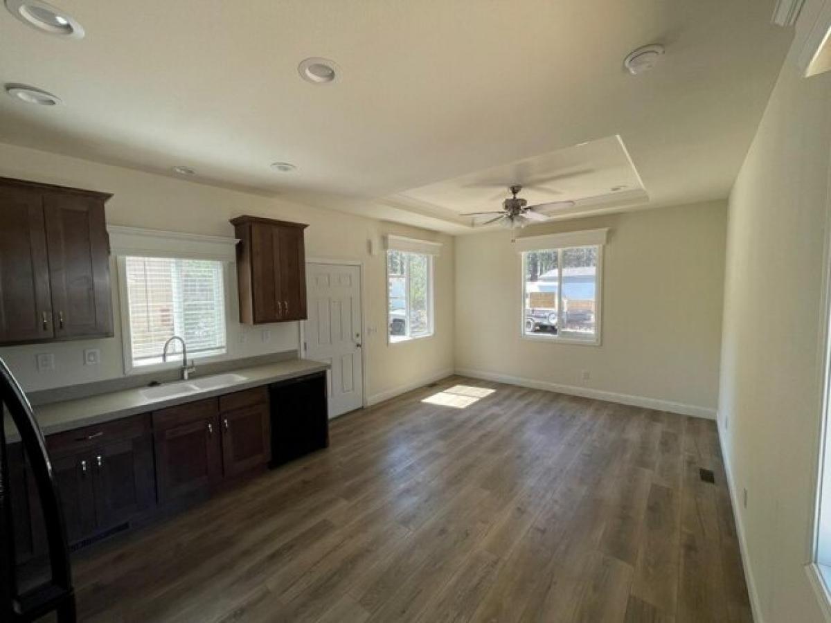 Picture of Home For Sale in South Lake Tahoe, California, United States