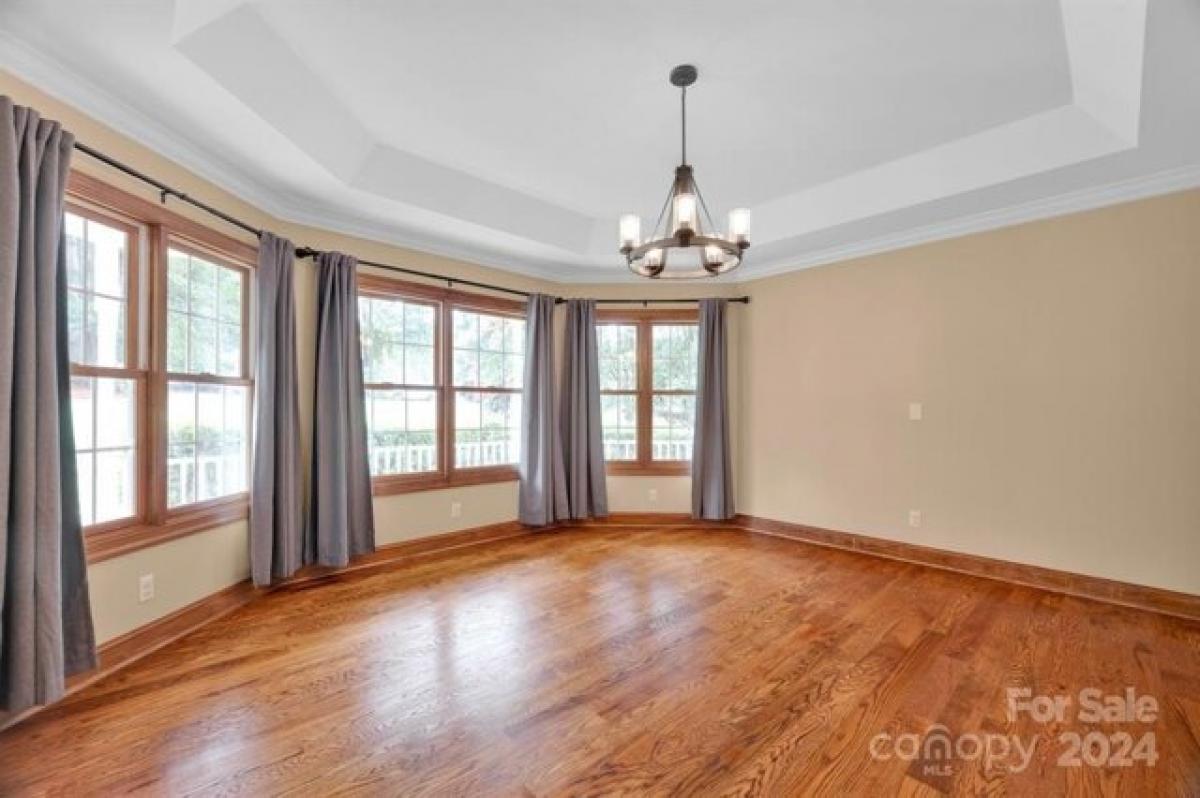 Picture of Home For Sale in Mooresville, North Carolina, United States