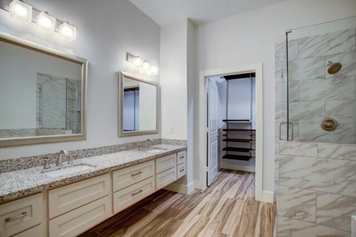 Picture of Home For Sale in Houston, Texas, United States