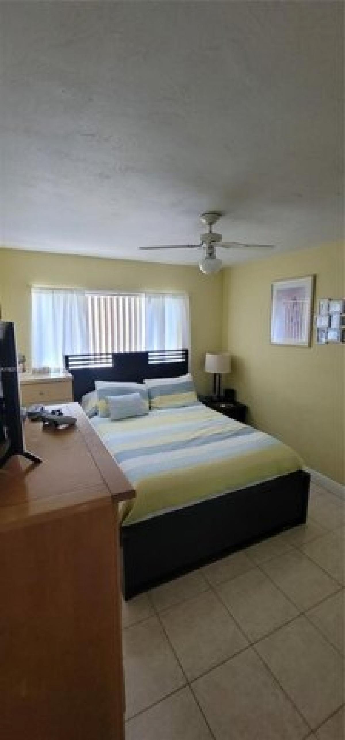 Picture of Home For Sale in Hialeah, Florida, United States