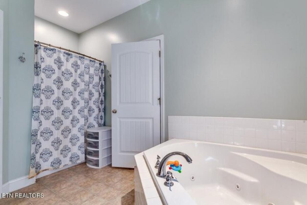 Picture of Home For Sale in Knoxville, Tennessee, United States