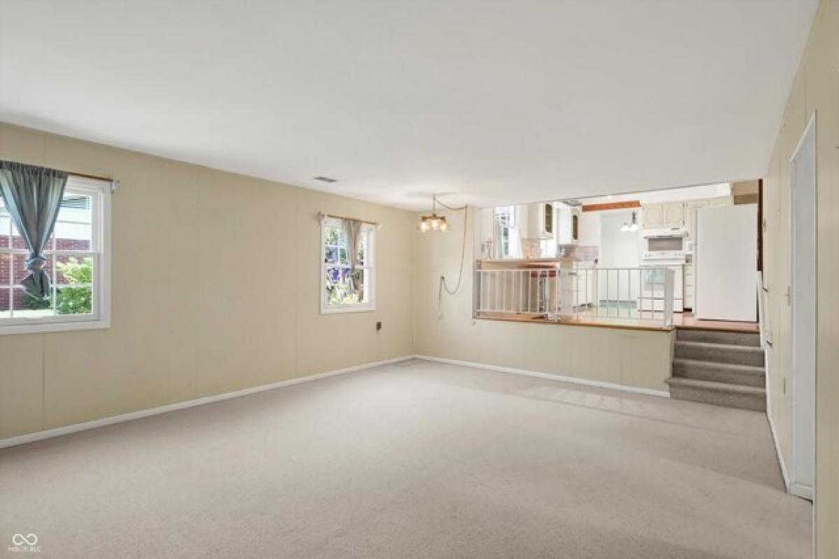 Picture of Home For Sale in Columbus, Indiana, United States