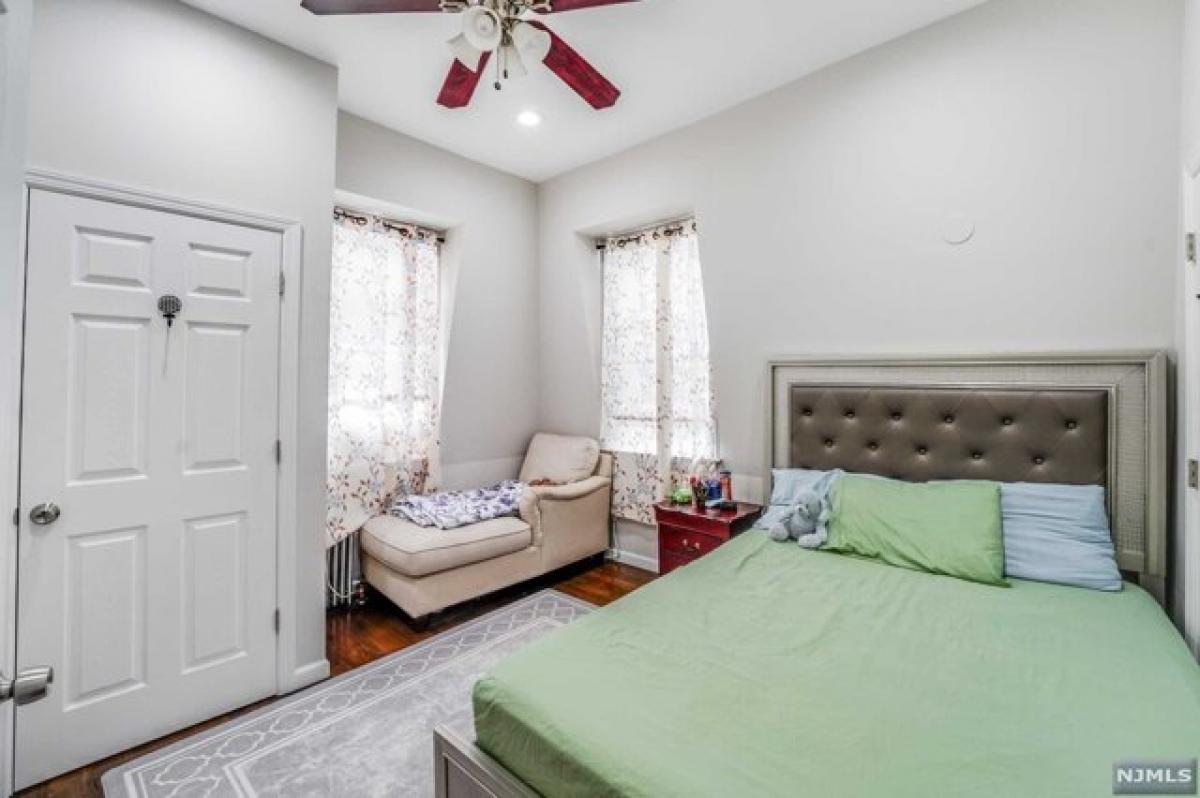 Picture of Home For Sale in Irvington, New Jersey, United States