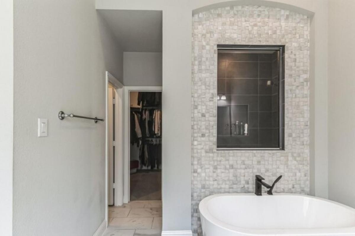 Picture of Home For Sale in Little Elm, Texas, United States