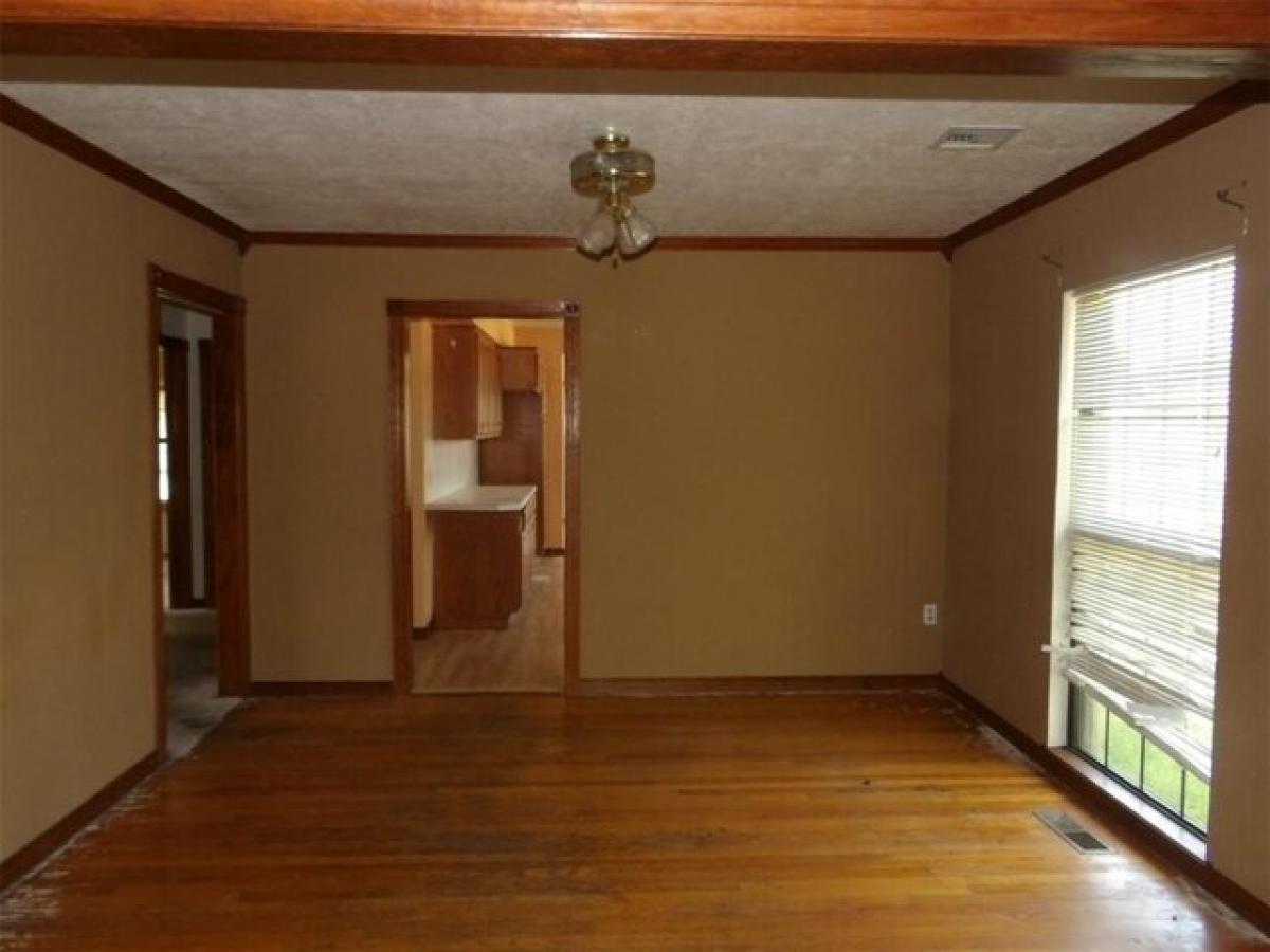 Picture of Home For Sale in Chickasha, Oklahoma, United States