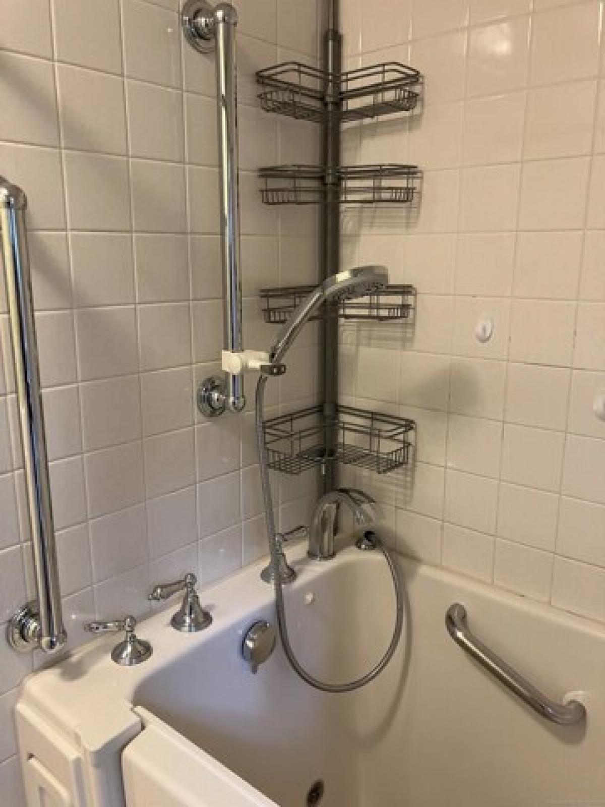 Picture of Home For Sale in Manchester, Connecticut, United States