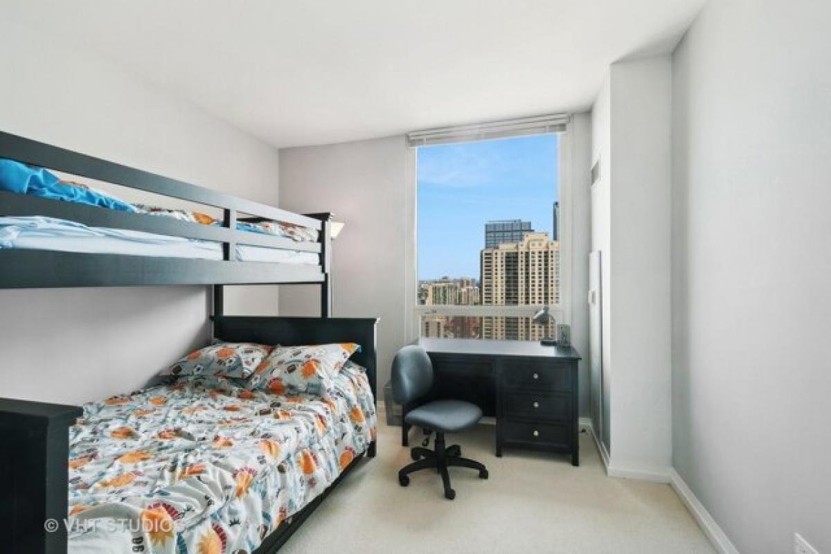 Picture of Home For Sale in Chicago, Illinois, United States