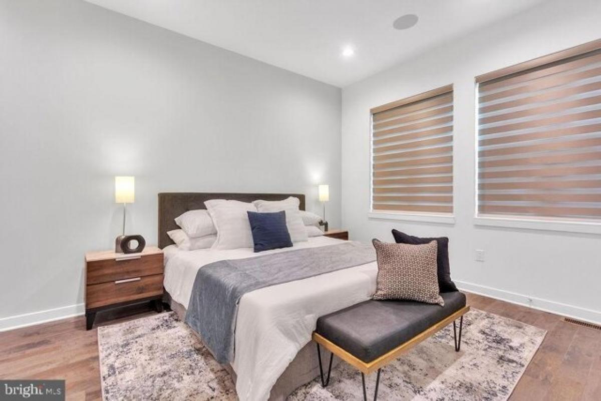 Picture of Home For Sale in Philadelphia, Pennsylvania, United States