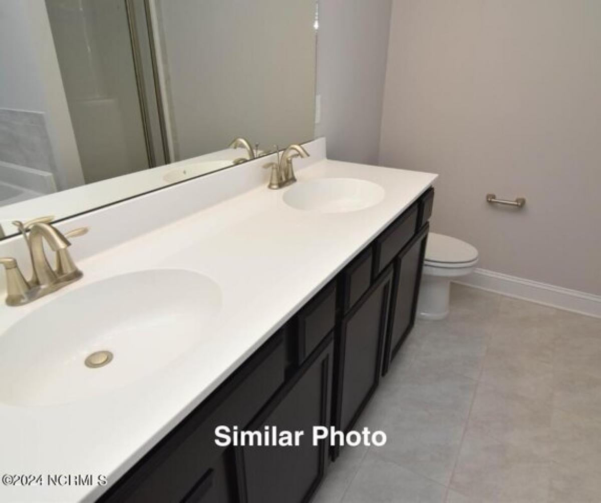 Picture of Home For Sale in Jacksonville, North Carolina, United States