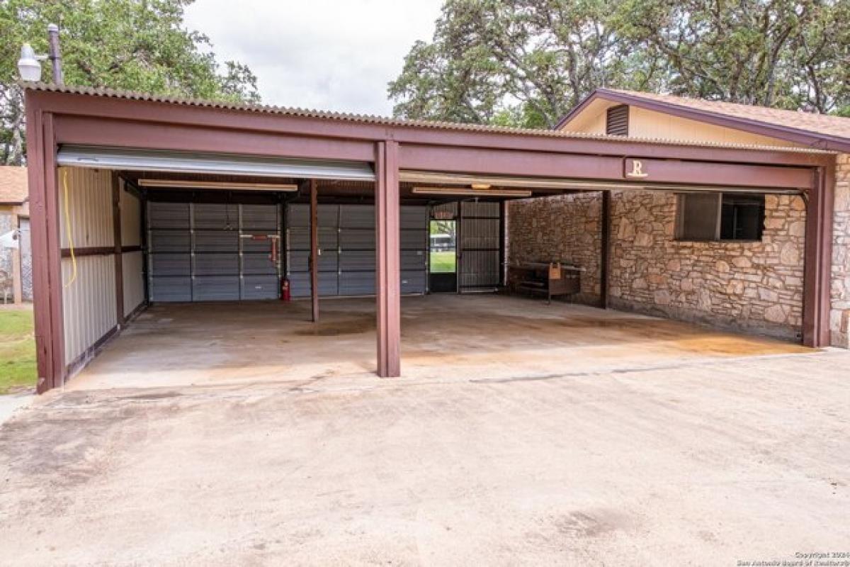 Picture of Home For Sale in San Antonio, Texas, United States