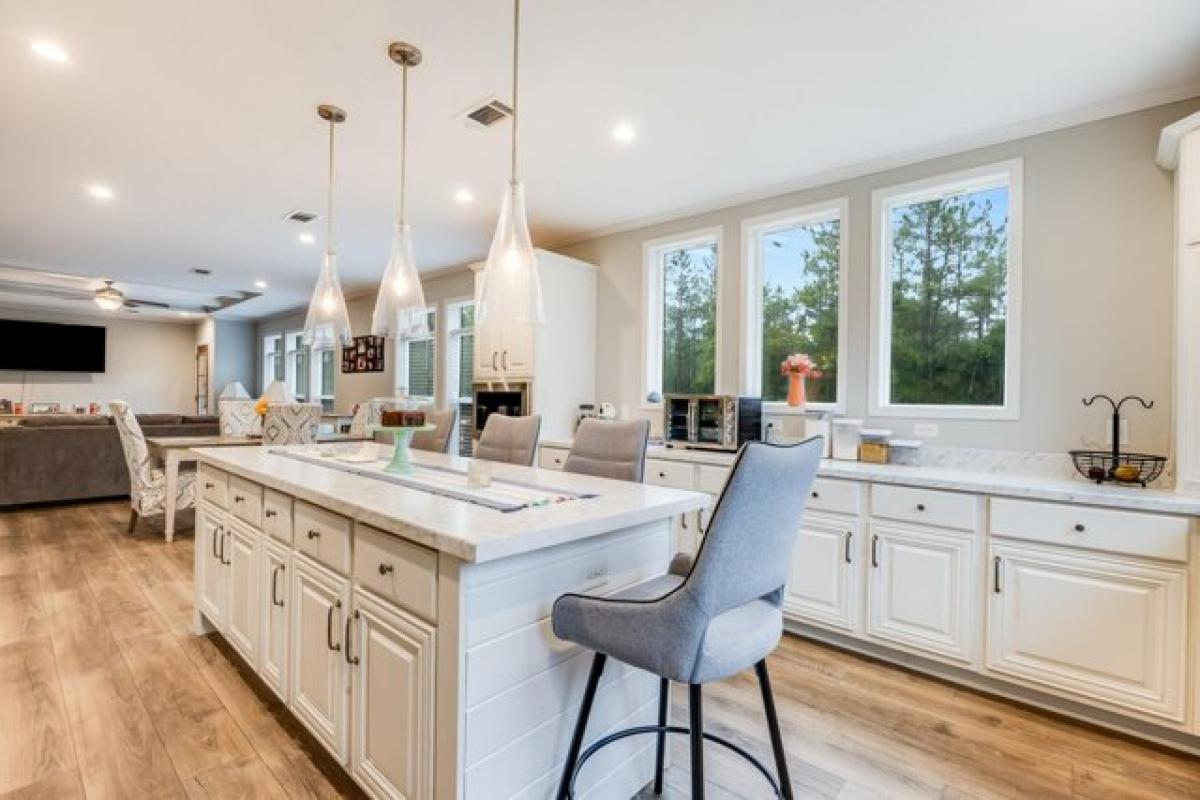 Picture of Home For Sale in Defuniak Springs, Florida, United States