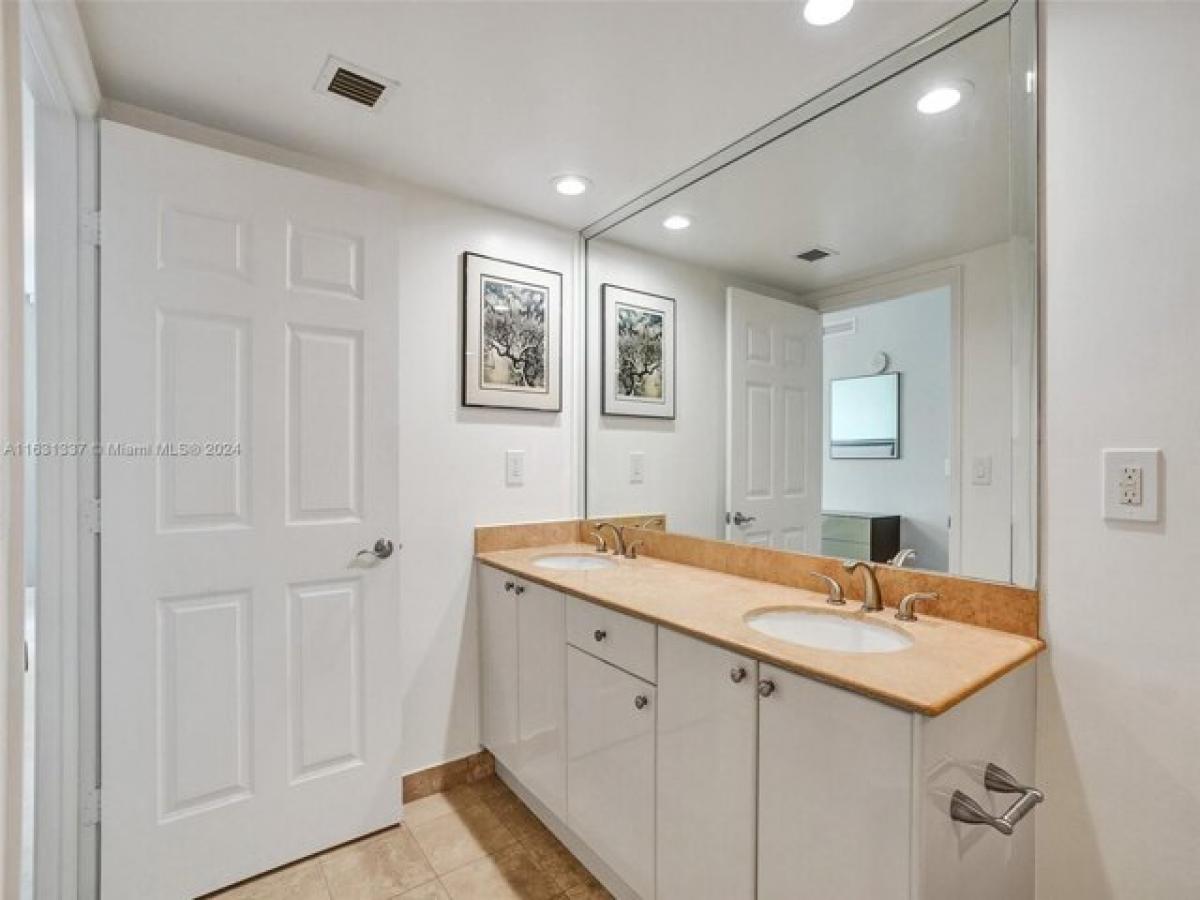 Picture of Home For Sale in Hallandale Beach, Florida, United States