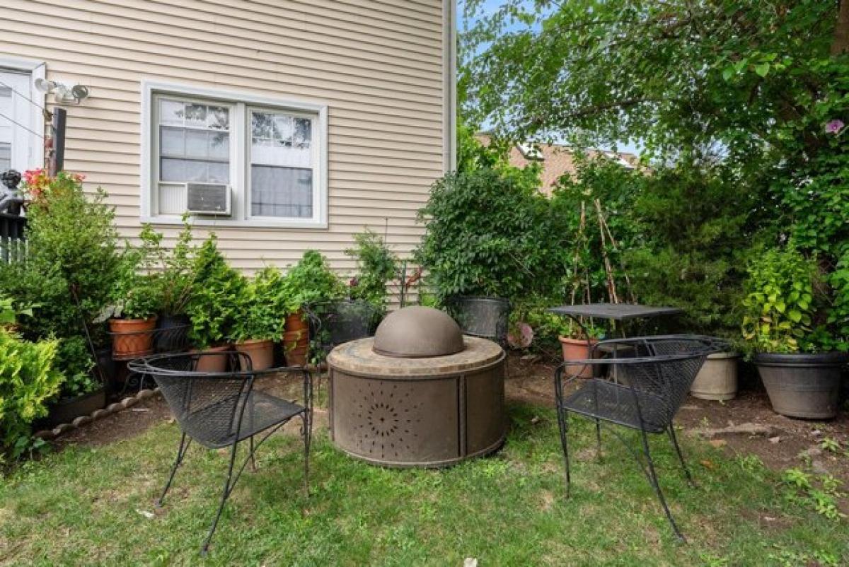 Picture of Home For Sale in Stamford, Connecticut, United States