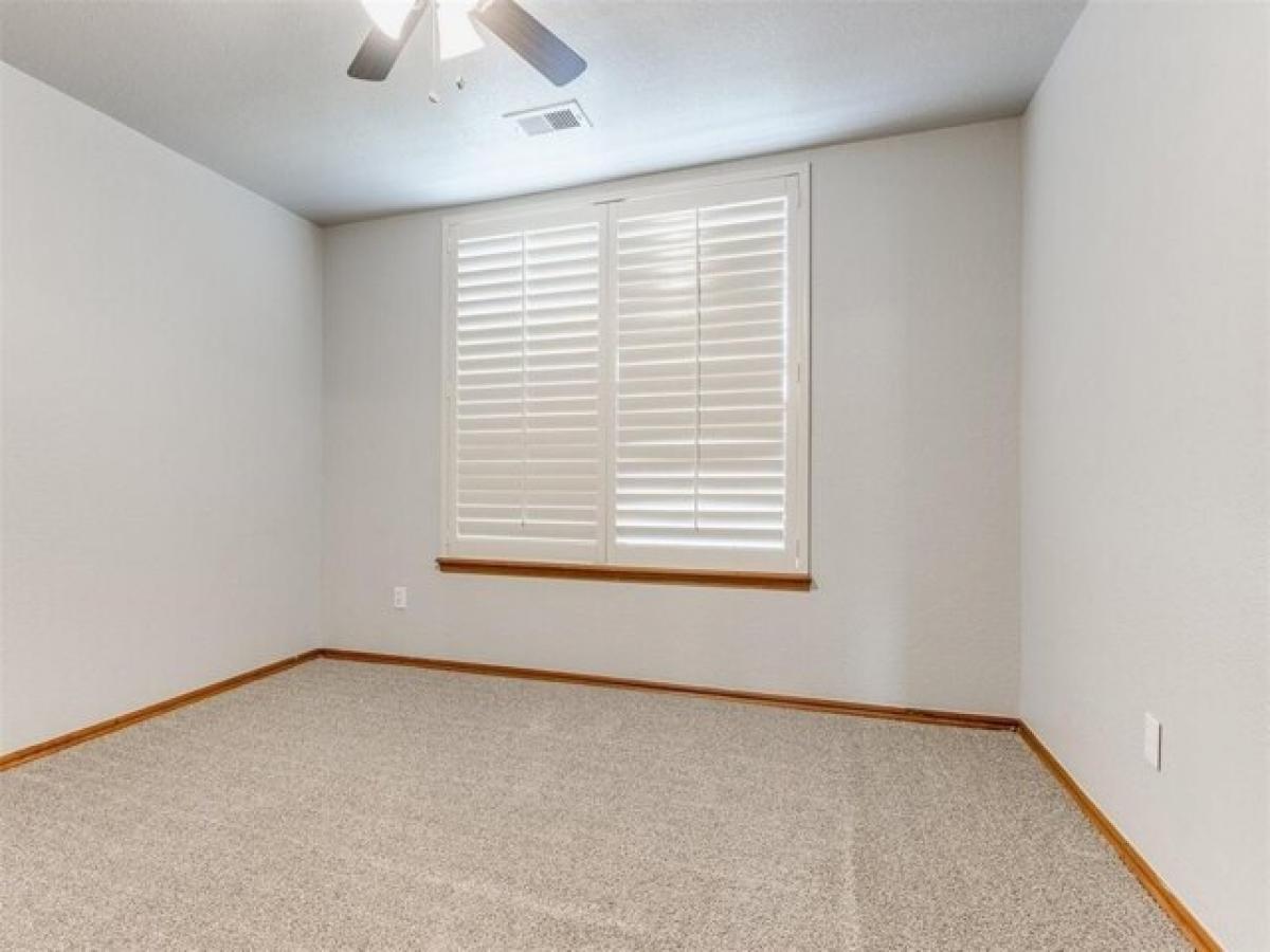 Picture of Home For Sale in Mustang, Oklahoma, United States