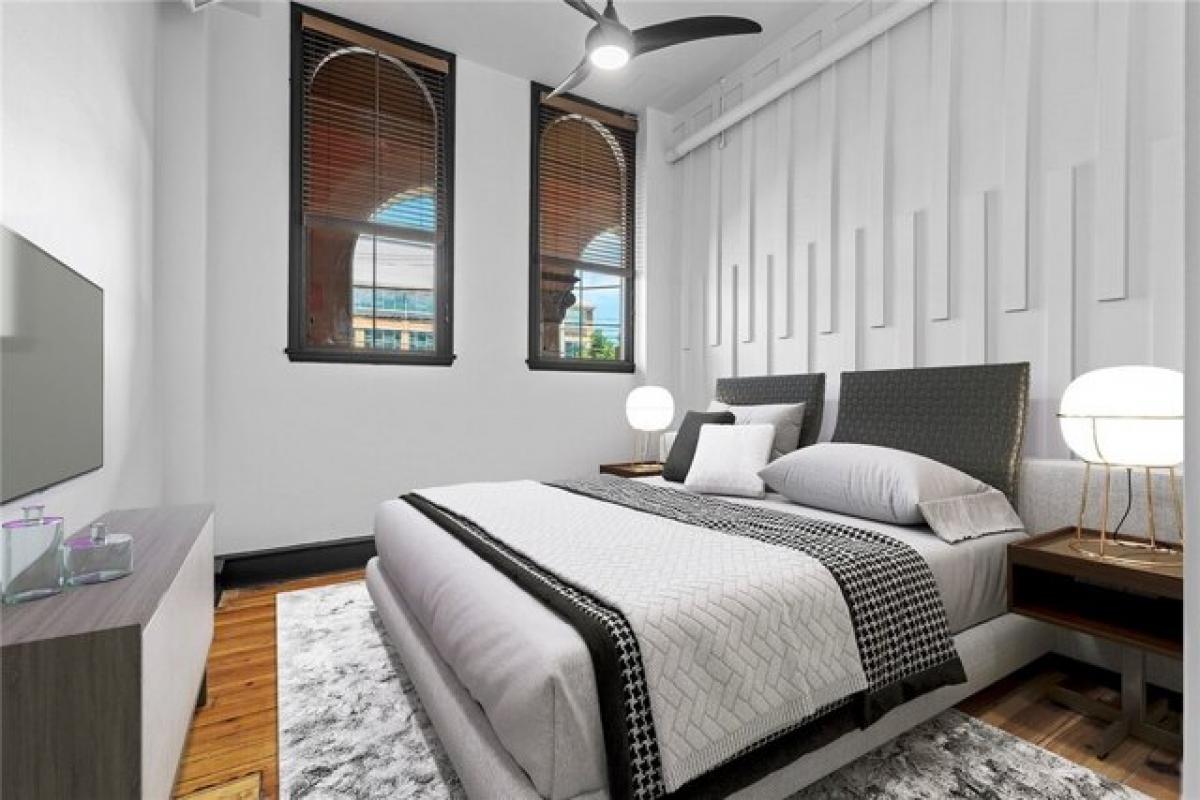 Picture of Home For Sale in Pittsburgh, Pennsylvania, United States