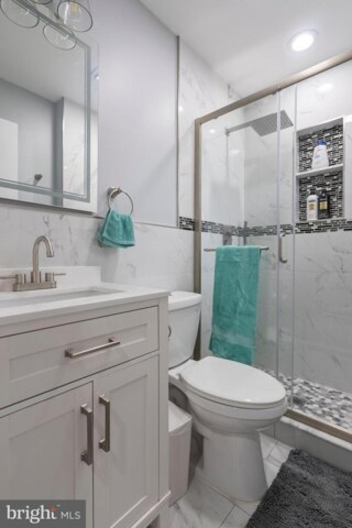 Picture of Home For Sale in Philadelphia, Pennsylvania, United States