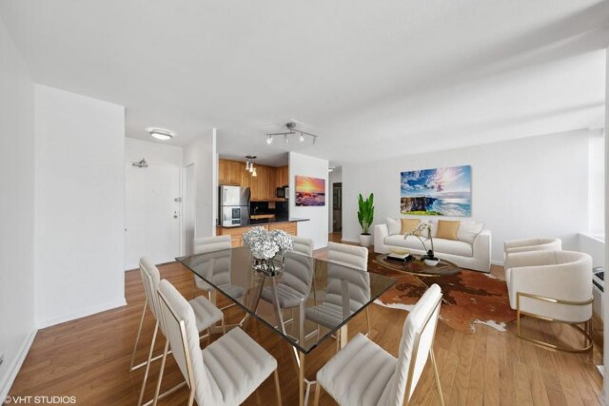 Picture of Home For Sale in Chicago, Illinois, United States