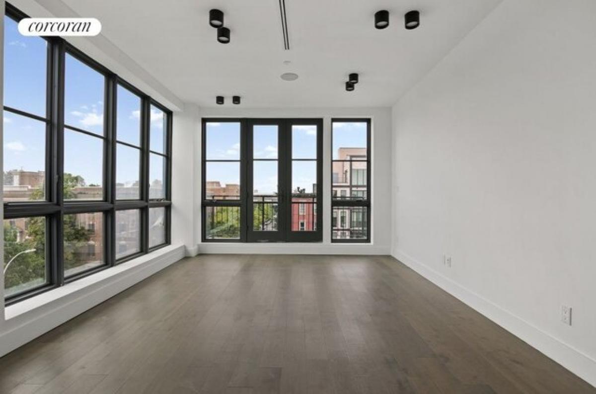 Picture of Home For Sale in Brooklyn, New York, United States