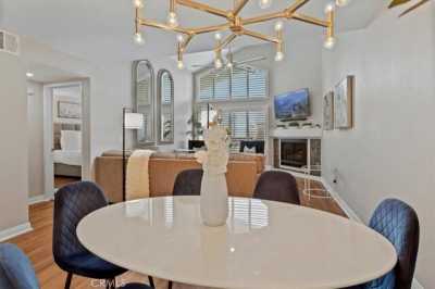 Home For Sale in Woodland Hills, California