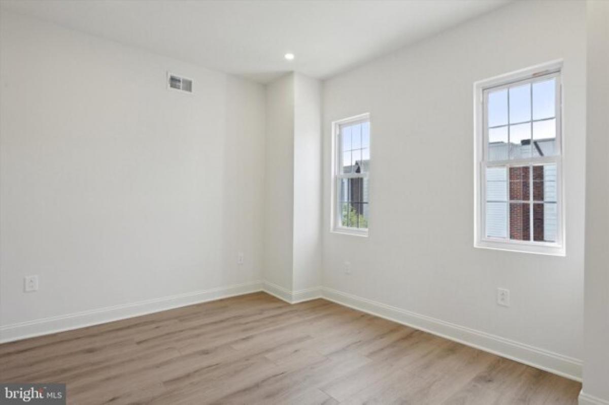 Picture of Home For Sale in Philadelphia, Pennsylvania, United States