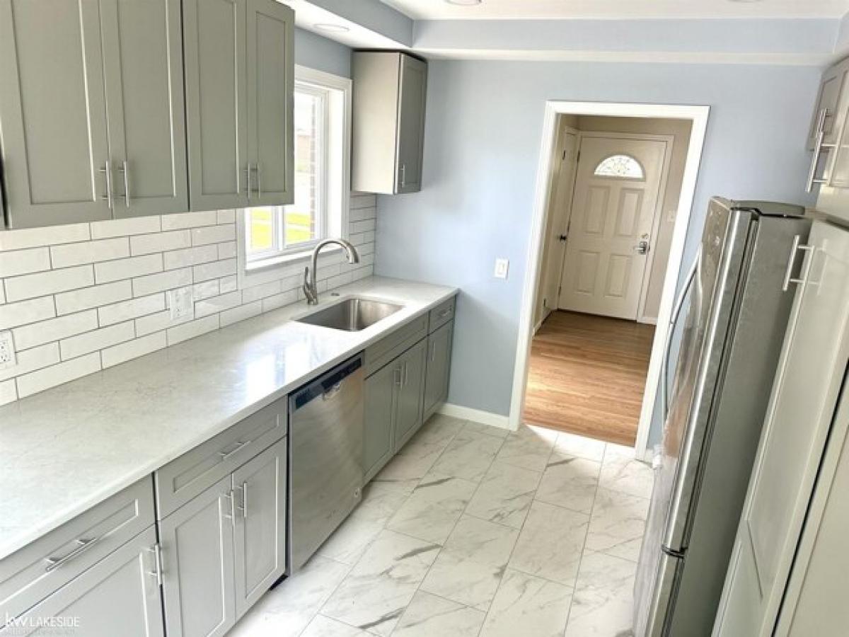 Picture of Home For Sale in Saint Clair Shores, Michigan, United States