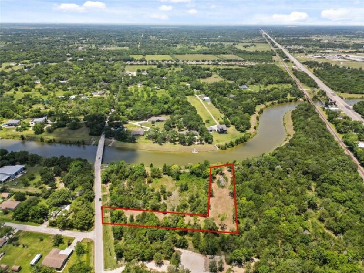 Picture of Residential Land For Sale in Hitchcock, Texas, United States