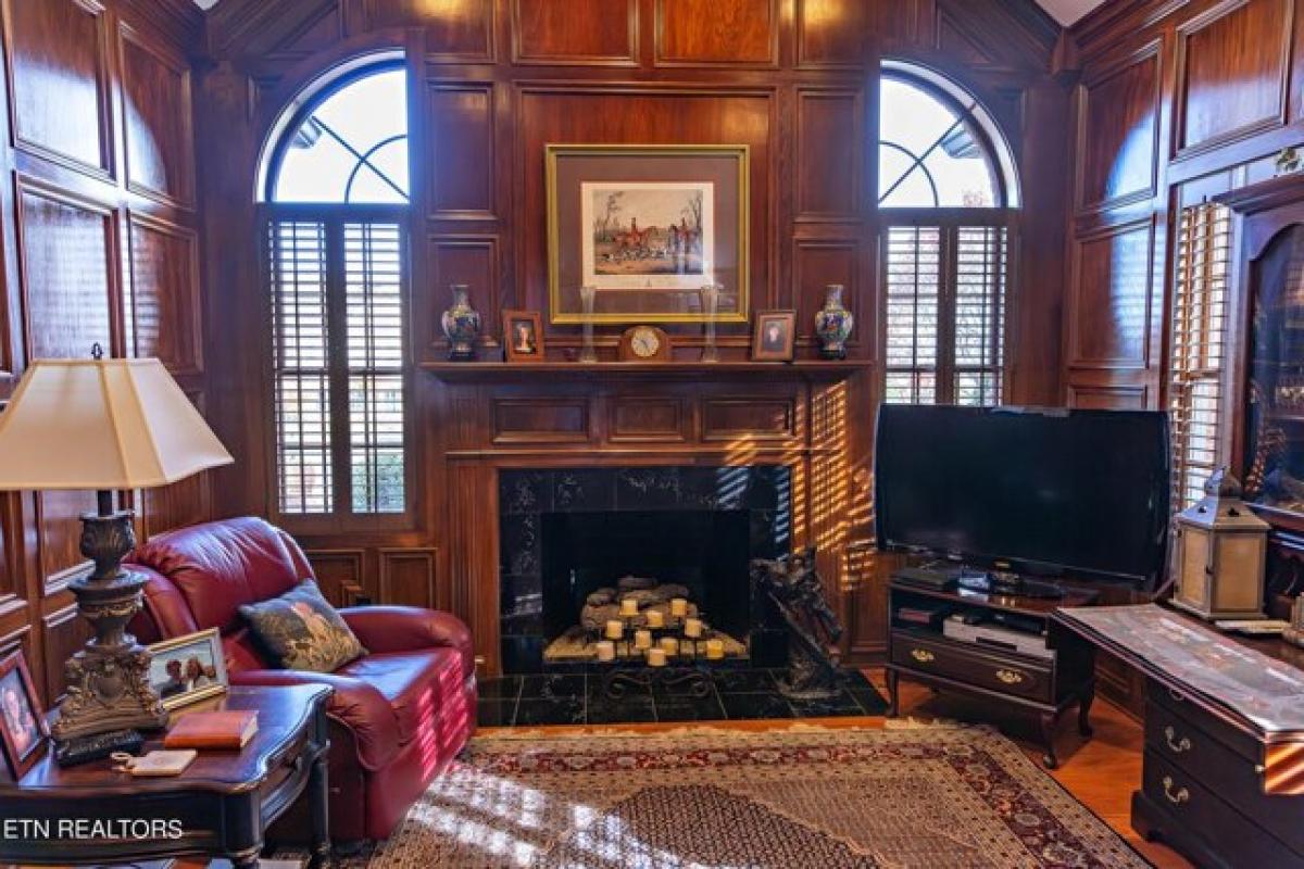 Picture of Home For Sale in Knoxville, Tennessee, United States