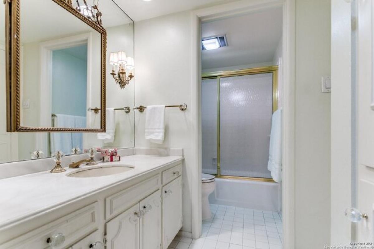 Picture of Home For Sale in San Antonio, Texas, United States