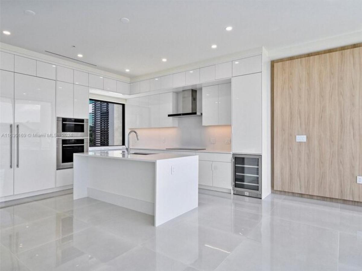 Picture of Home For Sale in North Miami Beach, Florida, United States